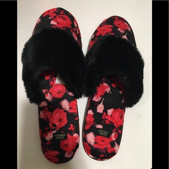 Victoria's Secret Pink Supersoft Floral Slippers - Picture 2 of 8